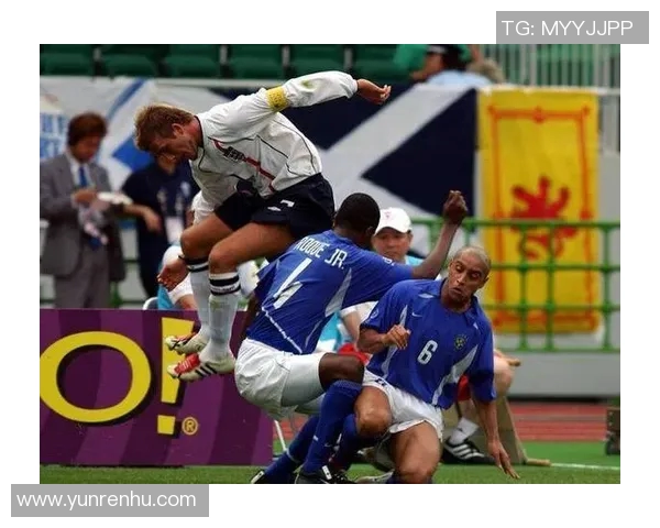 全球足球场上的三大帅气巨星颜值与实力兼备引领潮流