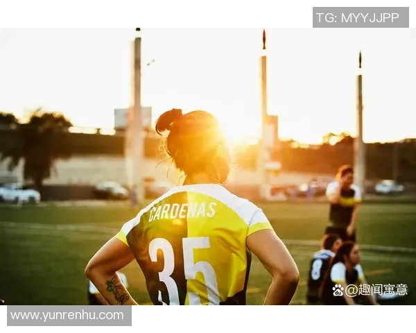 被足球网困住的球星们瞬间尴尬时刻 他们如何面对这一尴尬境地