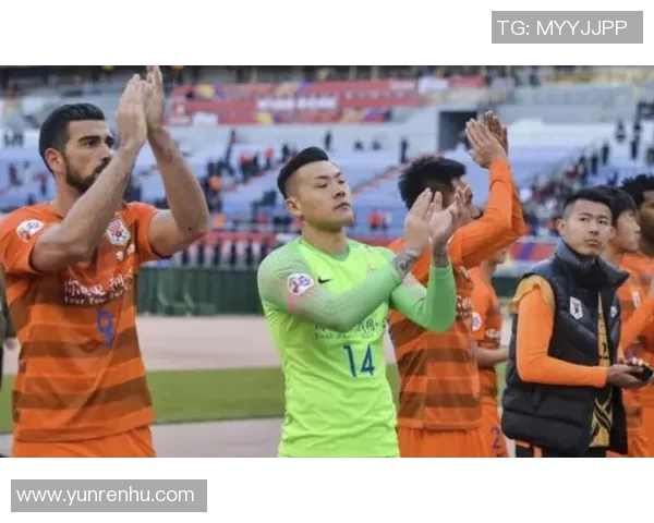 黄发足球明星崛起记 探寻他们的成长历程与赛场传奇 黄发足球明星崛起记 探寻他们的成长历程与赛场传奇